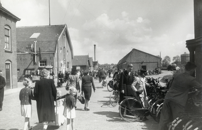 97551 Gezicht op het terrein van de Gemeentelijke Voorzieningsdienst (Vaaltterrein, Weerdsingel O.Z. 99) met links het ...